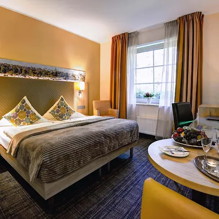 Nordwest-hotel Amsterdam Отель Бад-Цвишенан